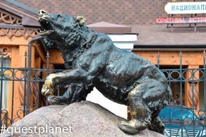 Памятник медведю