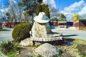 Памятник белой шляпе