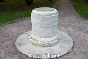 Челобитный столб