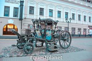 Памятник бронзовой карете