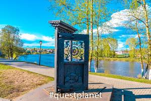 Памятник «Дверь в…»