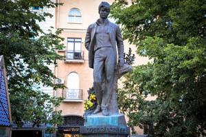 Памятник С. Есенину