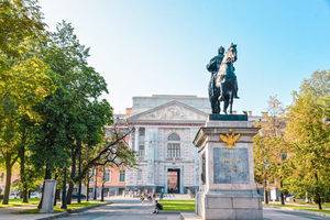 Памятник Петру I