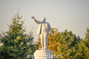 Памятник В. И. Ленину